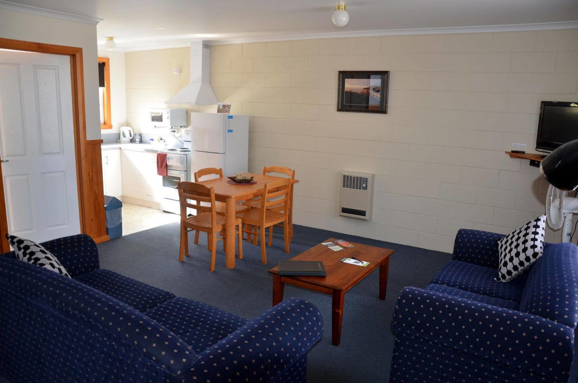 Castaway Holiday Apartments Strahan Εξωτερικό φωτογραφία